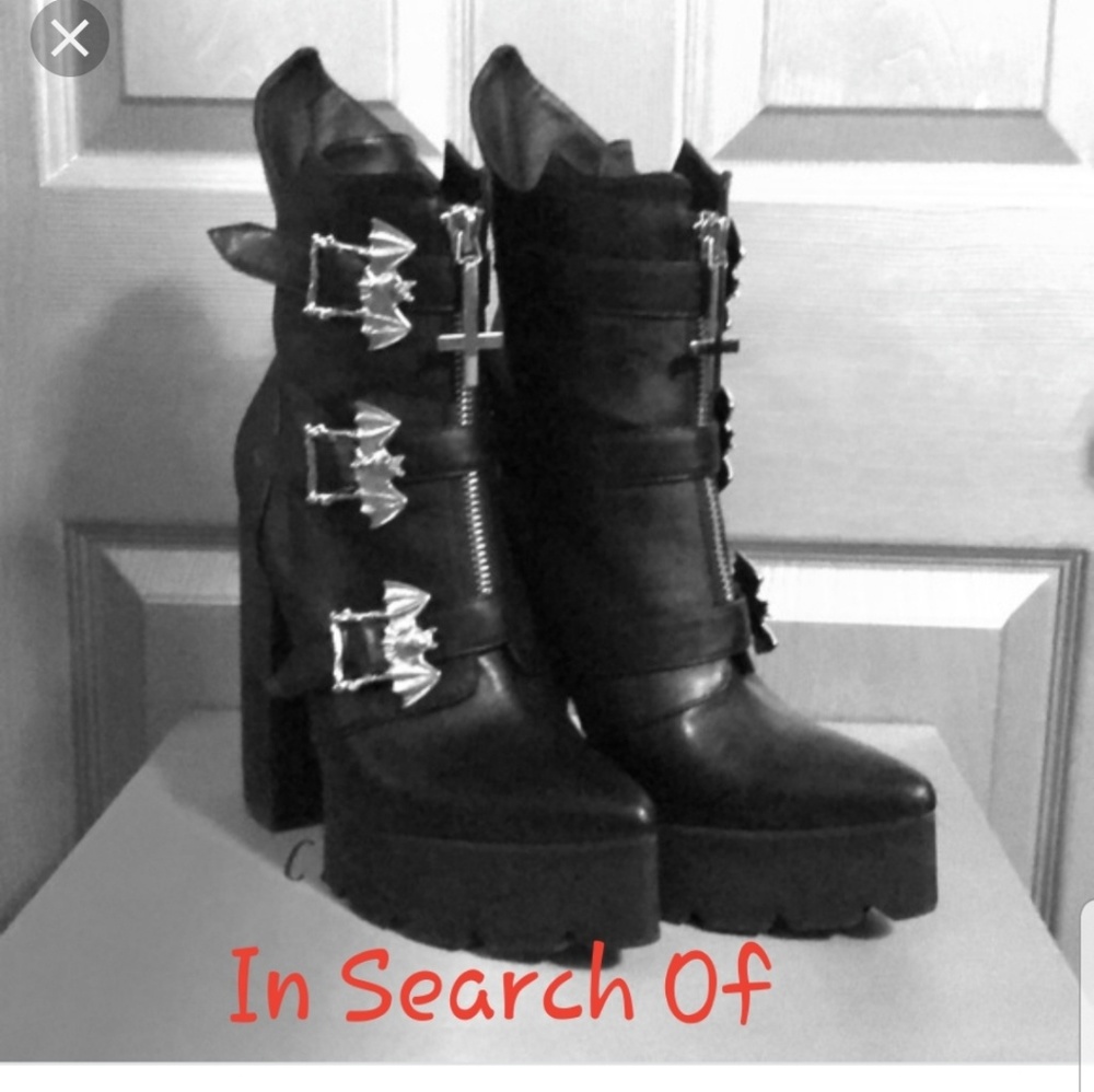 In search of Current mood hellbat boots size 7